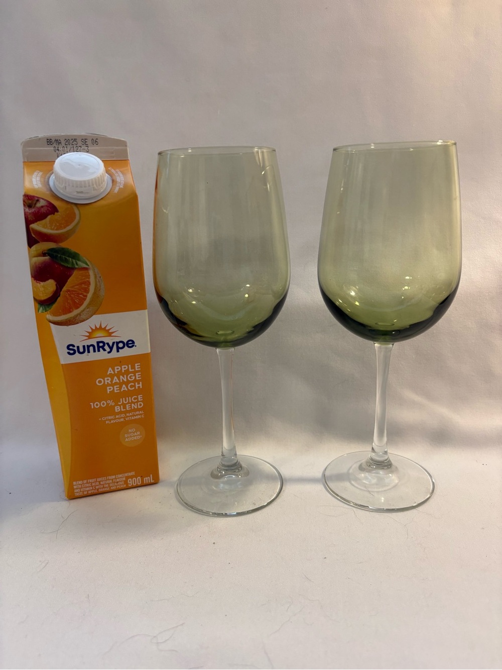 Set of 2- Libbey wine glasses